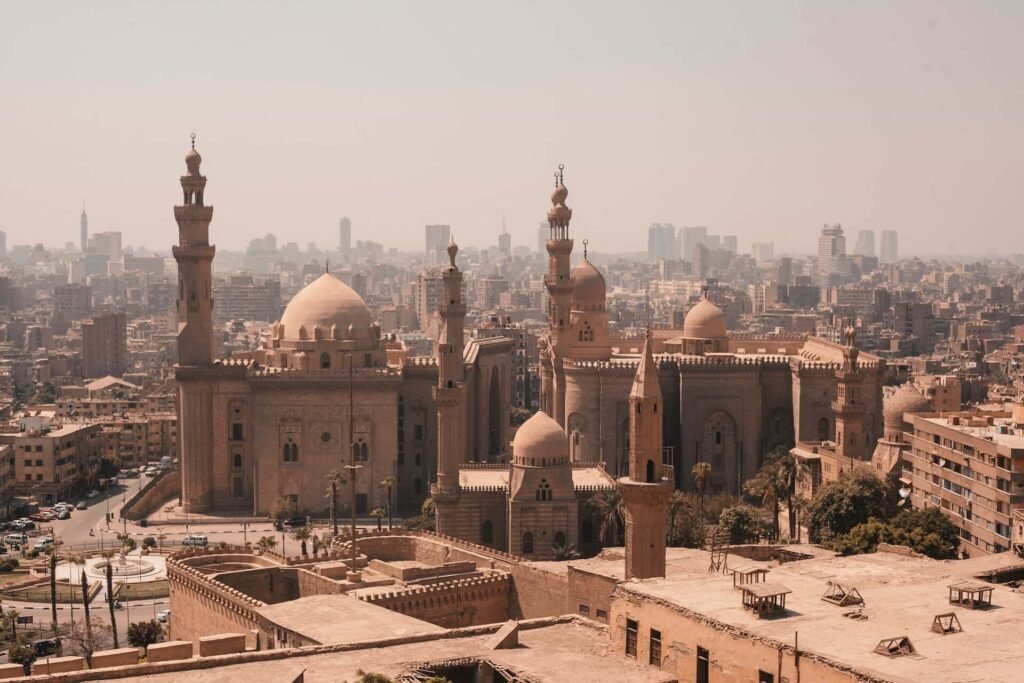 Beyond the Brochure: Experiencing Authentic Culture in Popular Tourist Hotspots cairo 2 min